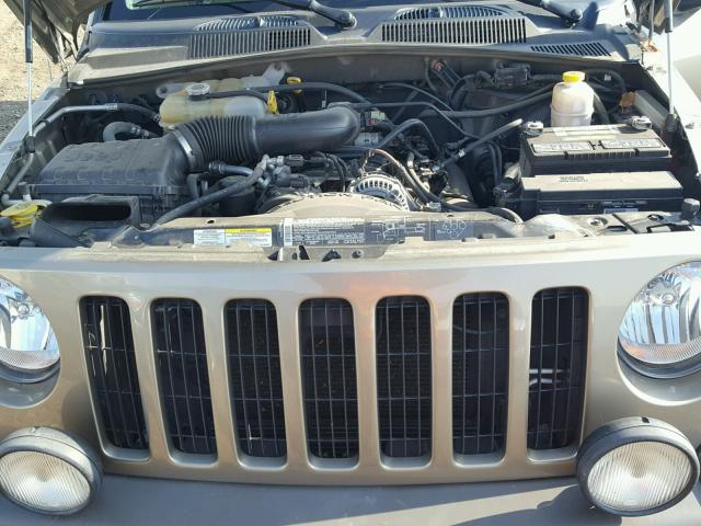 1J4GL38K35W565516 - 2005 JEEP LIBERTY RE GOLD photo 7