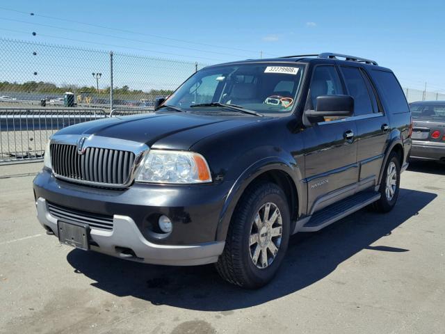 5LMFU28R24LJ00613 - 2004 LINCOLN NAVIGATOR BLACK photo 2