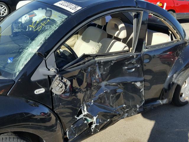 3VWCA21C9YM447429 - 2000 VOLKSWAGEN NEW BEETLE შავი ფოტო 10