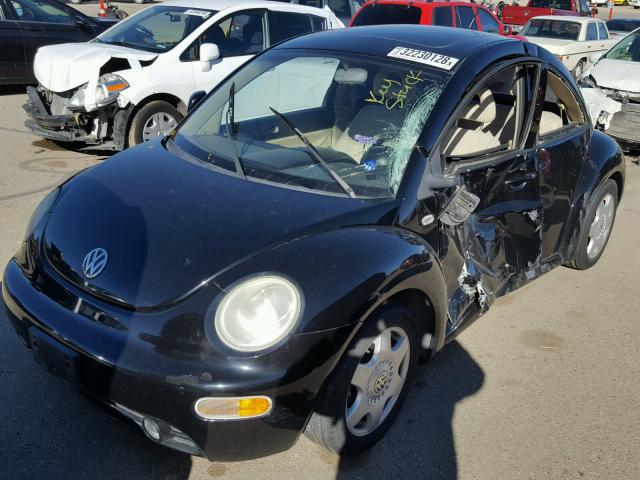 3VWCA21C9YM447429 - 2000 VOLKSWAGEN NEW BEETLE შავი ფოტო 2