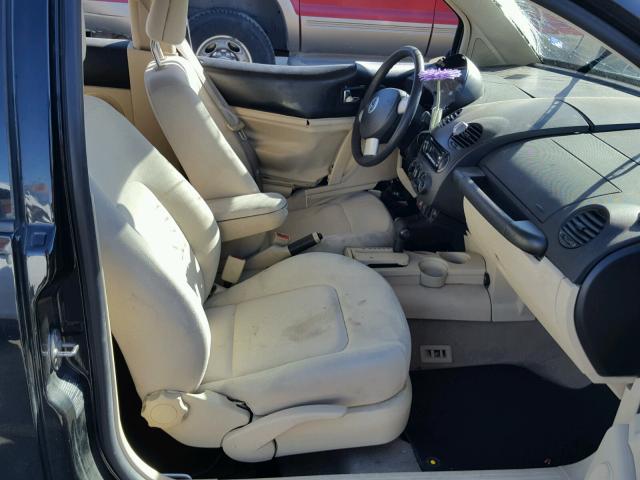 3VWCA21C9YM447429 - 2000 VOLKSWAGEN NEW BEETLE შავი ფოტო 5