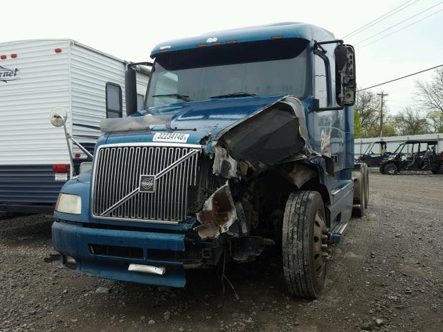 4V4ND1JJ3YN246454 - 2000 VOLVO VN BLUE photo 2