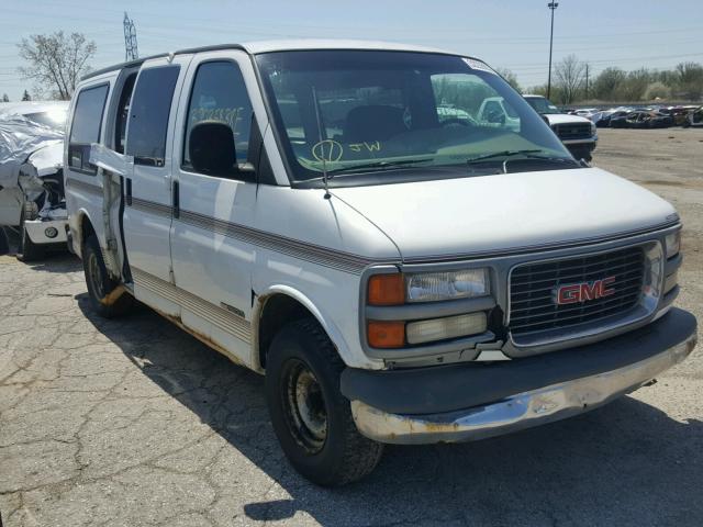 1GDFG15R1V1049692 - 1997 GMC SAVANA RV WHITE photo 1