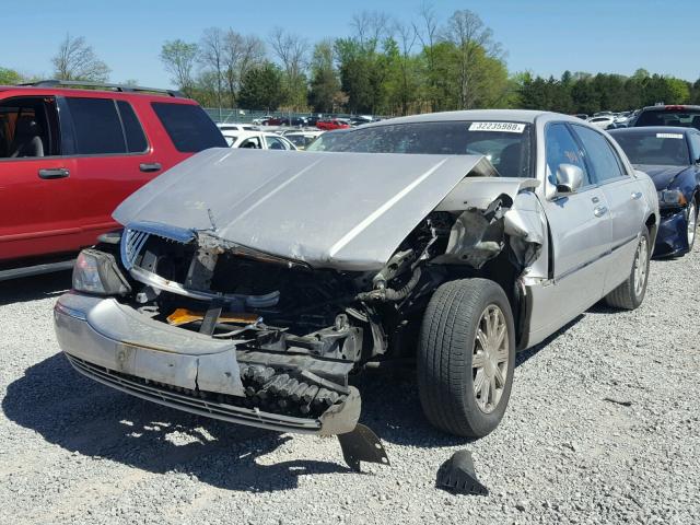 2LNBL8CV2AX622278 - 2010 LINCOLN TOWN CAR S SILVER photo 2