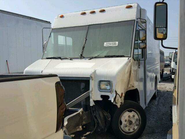 4UZA4FF4XWC932747 - 1998 FREIGHTLINER CHASSIS M WHITE photo 2