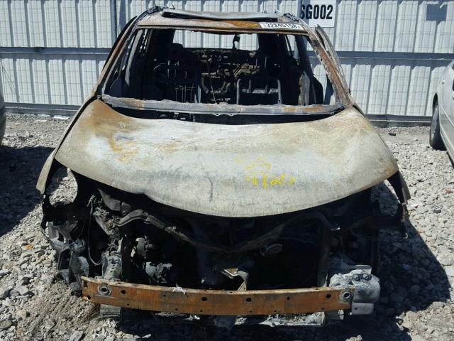 JTMJFREV0HJ171008 - 2017 TOYOTA RAV4 SE BURN photo 9