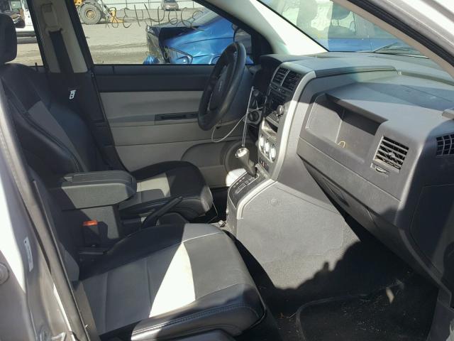 1J8FF47W97D210196 - 2007 JEEP COMPASS GRAY photo 5