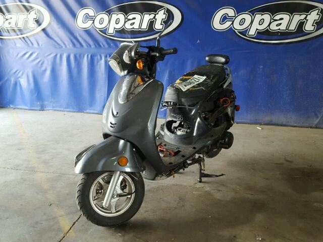 LE8TGKPD881000565 - 2008 OTHR 150 SCOOTE TWO TONE photo 2