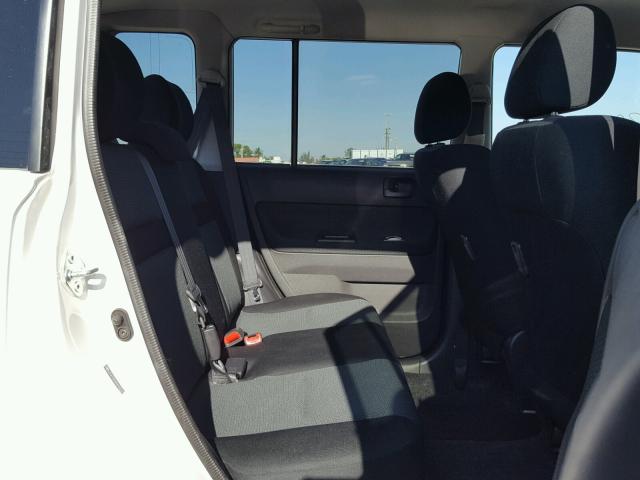 JTLKT324X64107712 - 2006 TOYOTA SCION XB WHITE photo 6