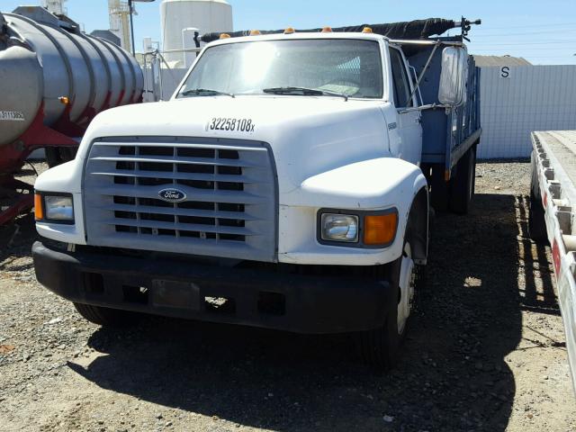 1FDNF80CXWVA23273 - 1998 FORD F800 WHITE photo 2