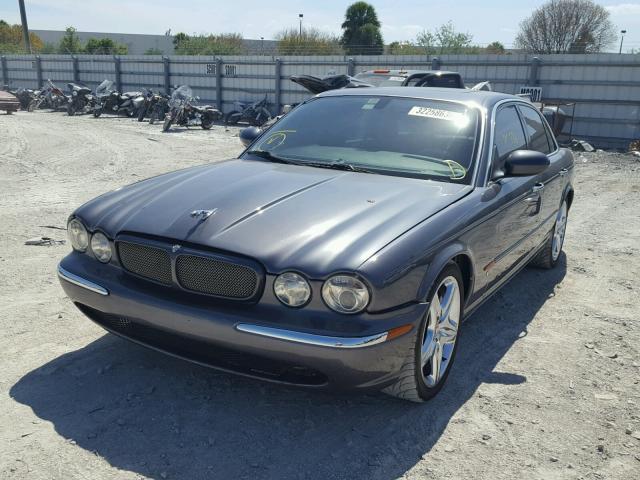 SAJEA73B24TG06496 - 2004 JAGUAR XJR S GRAY photo 2