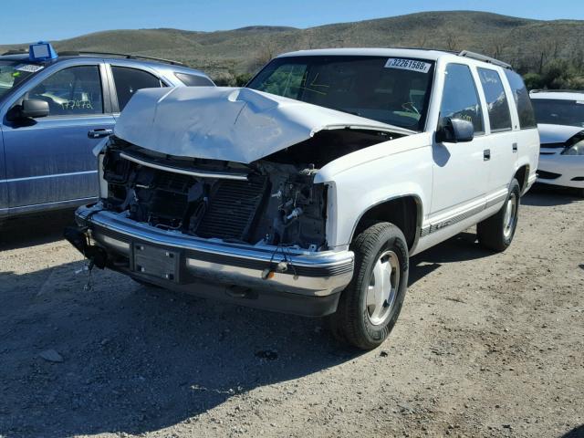 1GNEK13R1VJ405986 - 1997 CHEVROLET TAHOE K150 WHITE photo 2