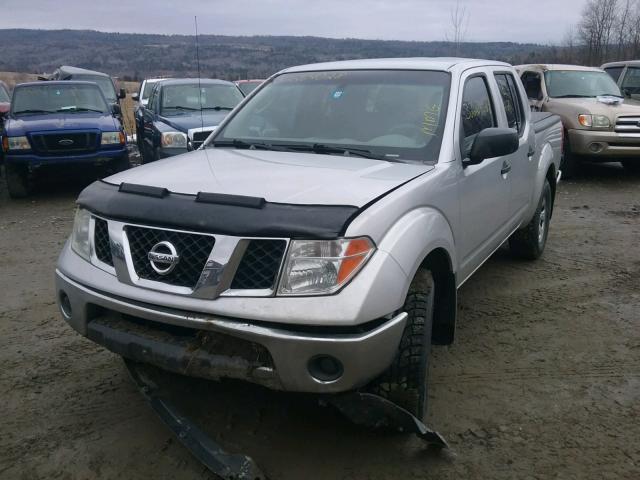 1N6AD07W77C455355 - 2007 NISSAN FRONTIER C SILVER photo 9