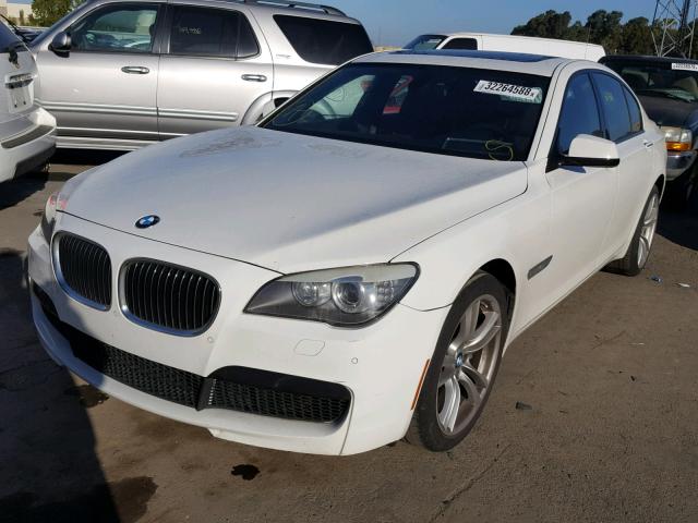 WBAKA8C56CCY37802 - 2012 BMW 750I WHITE photo 2