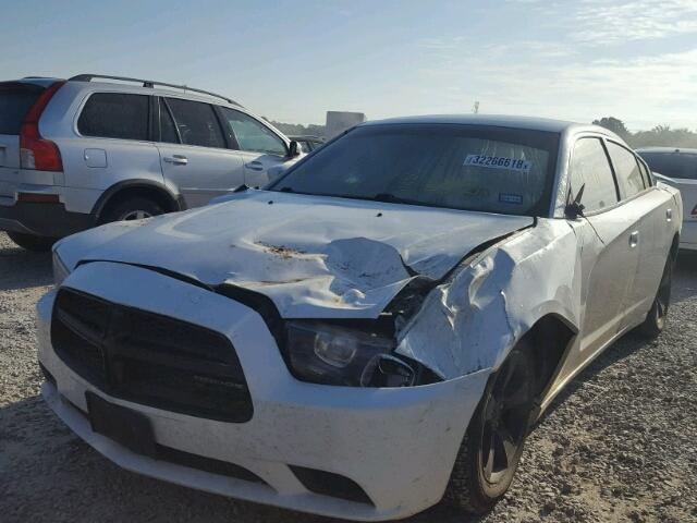 2B3CL3CG2BH609055 - 2011 DODGE CHARGER WHITE photo 2