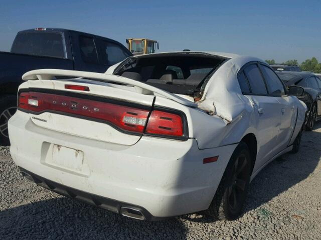 2B3CL3CG2BH609055 - 2011 DODGE CHARGER WHITE photo 4
