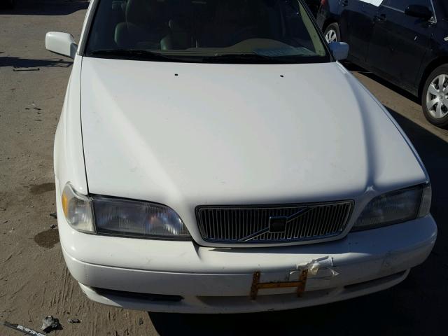 YV1LW5573W2499625 - 1998 VOLVO V70 WHITE photo 9