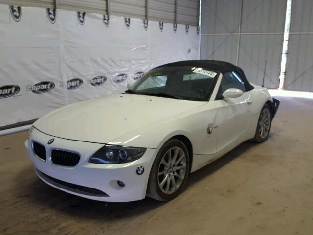 4USBU33546LW67631 - 2006 BMW Z4 3.0 WHITE photo 2