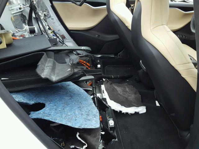 5YJSA1E46GF143635 - 2016 TESLA MODEL S WHITE photo 6