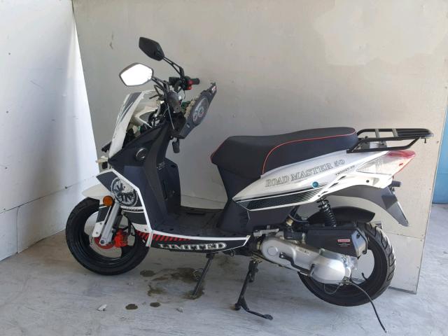 LL0TCAP60GY660111 - 2016 SCOO SCOOTER WHITE photo 9