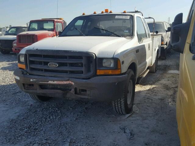 1FDSX34L9YED77429 - 2000 FORD F350 SRW S WHITE photo 2