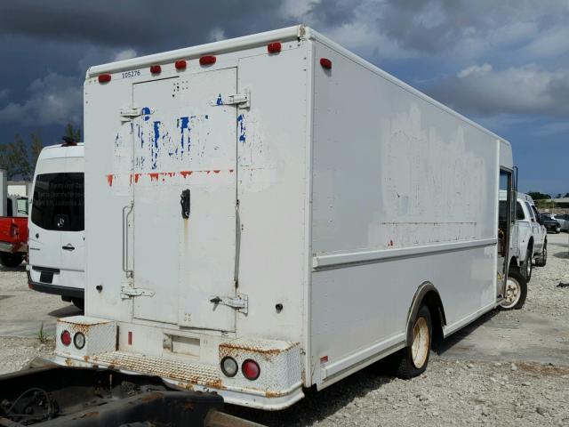 4UZA4FA49WC977606 - 1998 FREIGHTLINER CHASSIS M WHITE photo 4