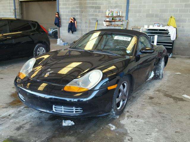 WP0CA29832U621386 - 2002 PORSCHE BOXSTER BLACK photo 2