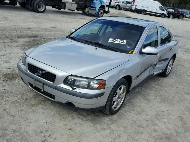 YV1RS61R822168908 - 2002 VOLVO S60 SILVER photo 2