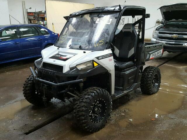 4XARTE877FB944718 - 2015 POLARIS RANGER XP SILVER photo 2