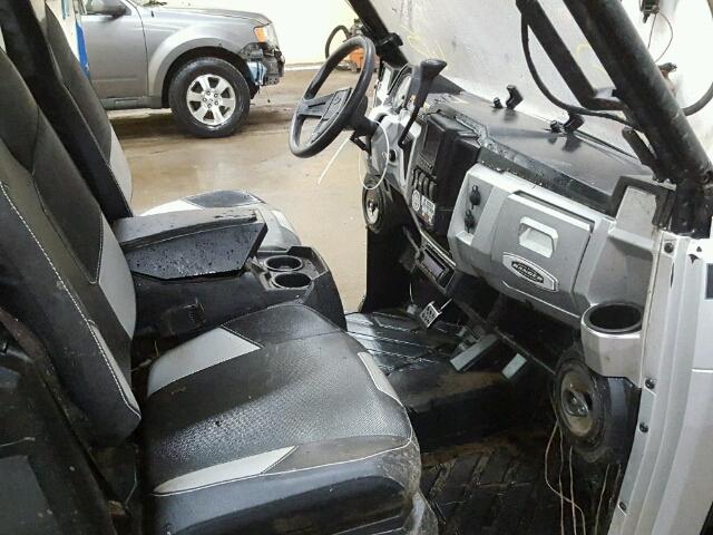 4XARTE877FB944718 - 2015 POLARIS RANGER XP SILVER photo 5