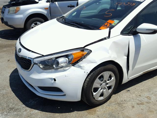 KNAFX4A62G5523238 - 2016 KIA FORTE LX WHITE photo 9