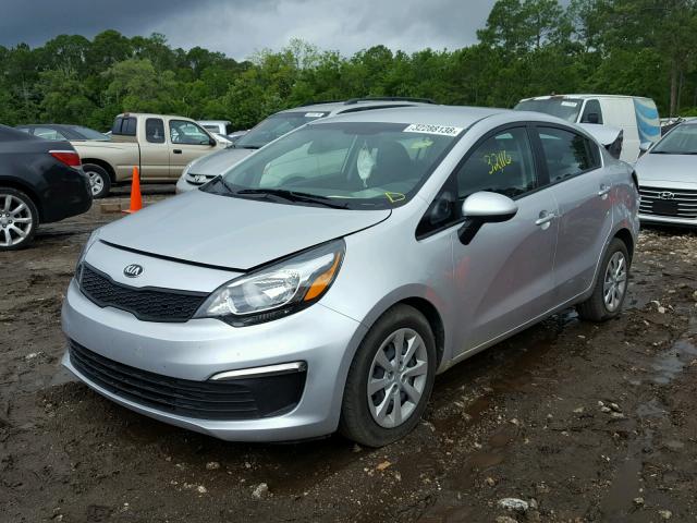 KNADM4A34H6029125 - 2017 KIA RIO LX Արծաթագույն լուսանկար 2