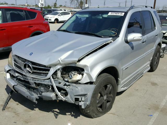 4JGAB75E75A561739 - 2005 MERCEDES-BENZ ML 500 SILVER photo 2