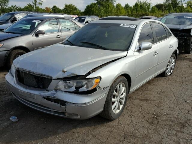 KMHFC46F98A283519 - 2008 HYUNDAI AZERA SE SILVER photo 2