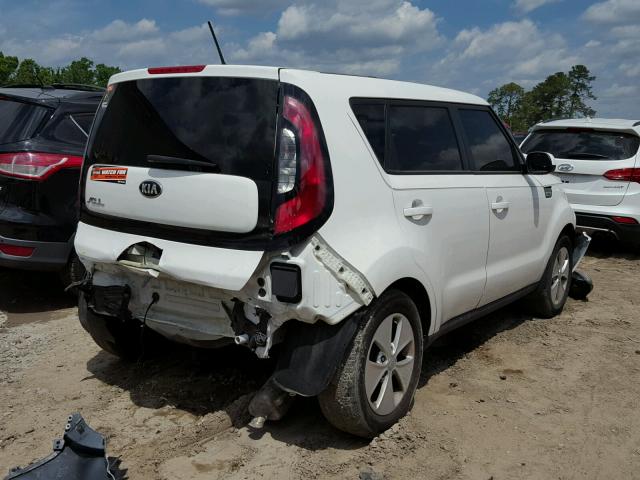 KNDJN2A25G7370816 - 2016 KIA SOUL WHITE photo 4