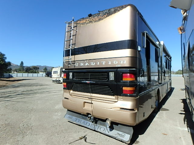 4VZBR1D984C046594 - 2004 SPARTAN MOTORS MOTORHOME BROWN photo 4