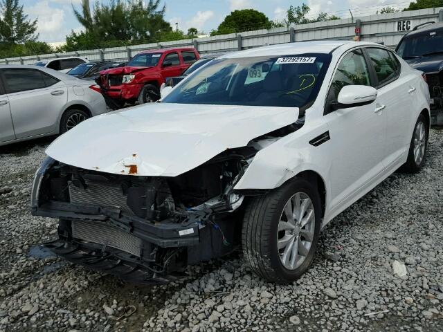 5XXGN4A72FG481136 - 2015 KIA OPTIMA EX WHITE photo 2