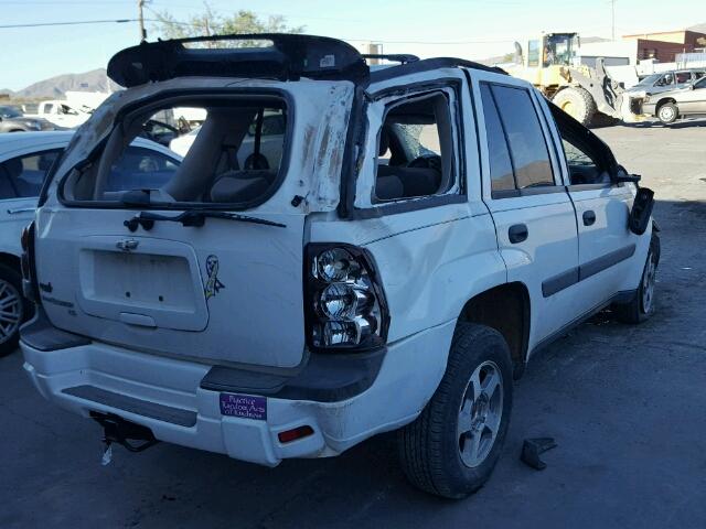 1GNDT13S352351838 - 2005 CHEVROLET TRAILBLAZE WHITE photo 4