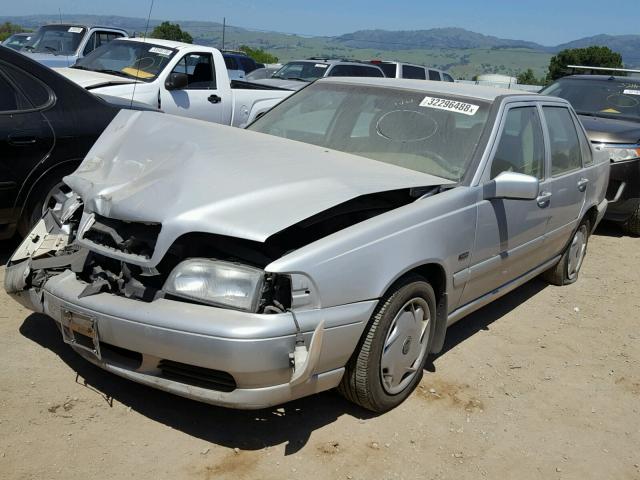 YV1LS5576W2548229 - 1998 VOLVO S70 SILVER photo 2