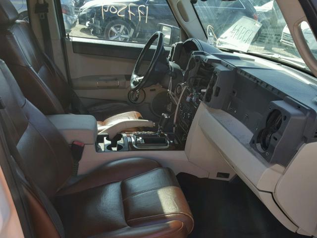 1J8HG58236C260717 - 2006 JEEP COMMANDER WHITE photo 5