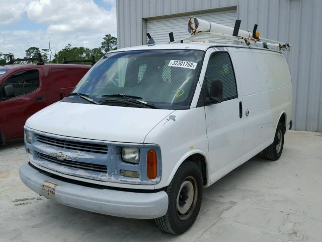 1GCFG25W5Y1265906 - 2000 CHEVROLET EXPRESS G2 WHITE photo 2