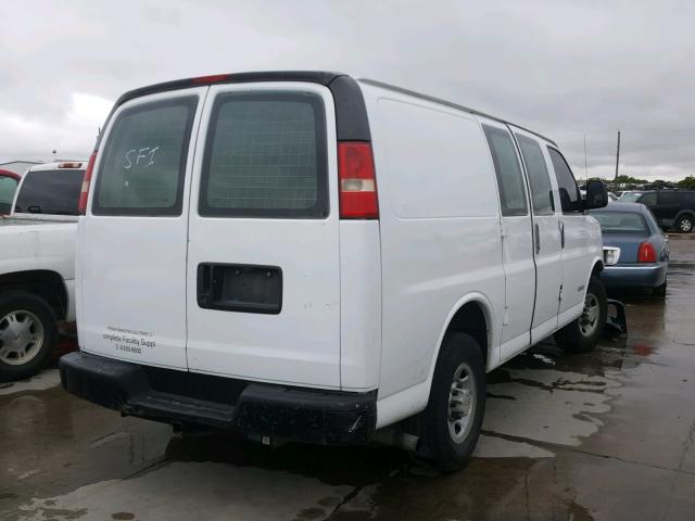 1GCGG25V151243280 - 2005 CHEVROLET EXPRESS G2 WHITE photo 4