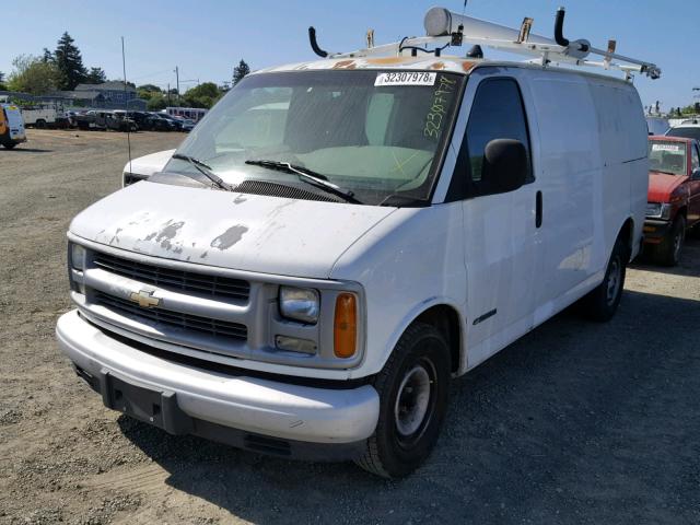 1GCFG25W2Y1209776 - 2000 CHEVROLET EXPRESS G2 WHITE photo 2