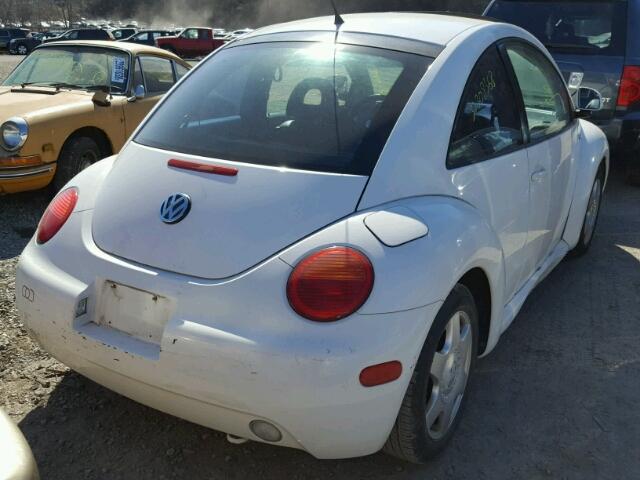 3VWCD21C1YM474700 - 2000 VOLKSWAGEN NEW BEETLE 白色 照片 4