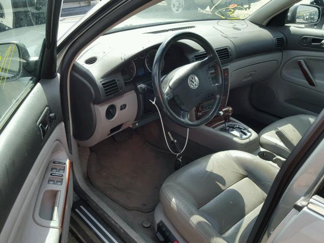 WVWYH63B44E010082 - 2004 VOLKSWAGEN PASSAT GLX 灰色 照片 9