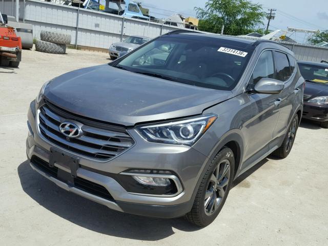 5XYZW4LAXHG406617 - 2017 HYUNDAI SANTA FE S SILVER photo 2