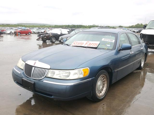 1LNHM81W41Y695056 - 2001 LINCOLN TOWN CAR E GREEN photo 2