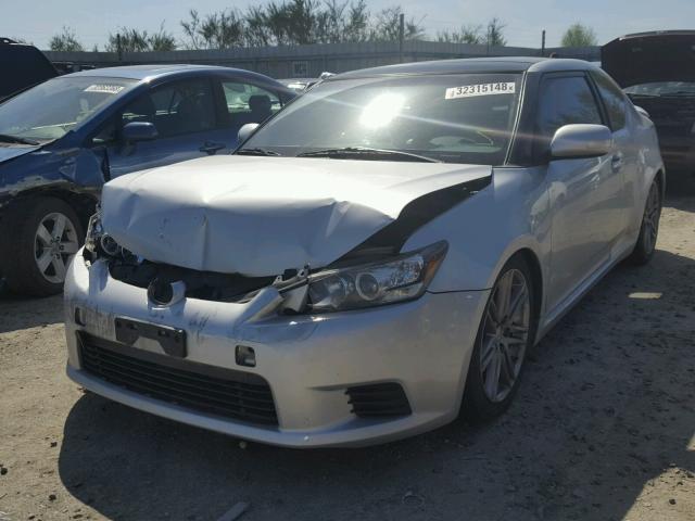 JTKJF5C78B3000864 - 2011 TOYOTA SCION TC 银色 照片 2