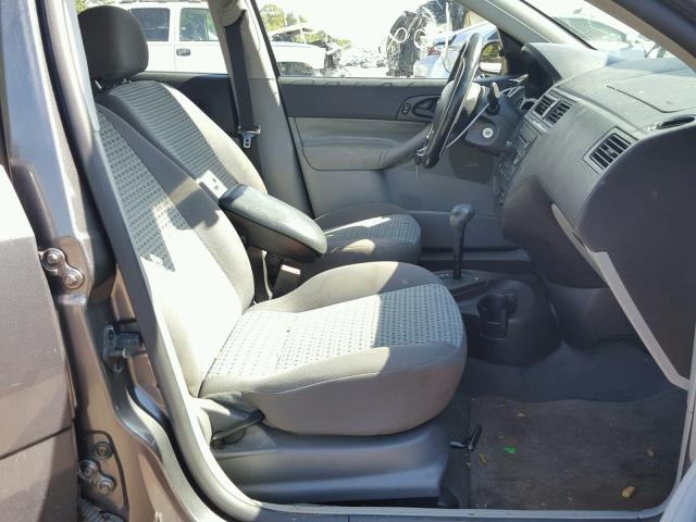 1FAFP34N07W324513 - 2007 FORD FOCUS ZX4 GRAY photo 5
