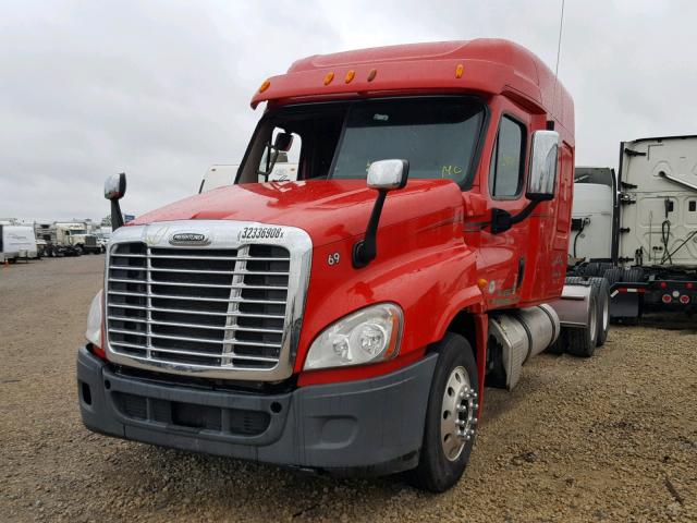 1FUJGLDR9CLBE9382 - 2012 FREIGHTLINER CASCADIA 1 RED photo 2